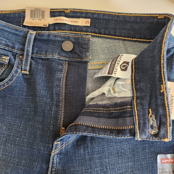 Levi's 721 High Rise Skinny Jeans - Picture 6 of 6